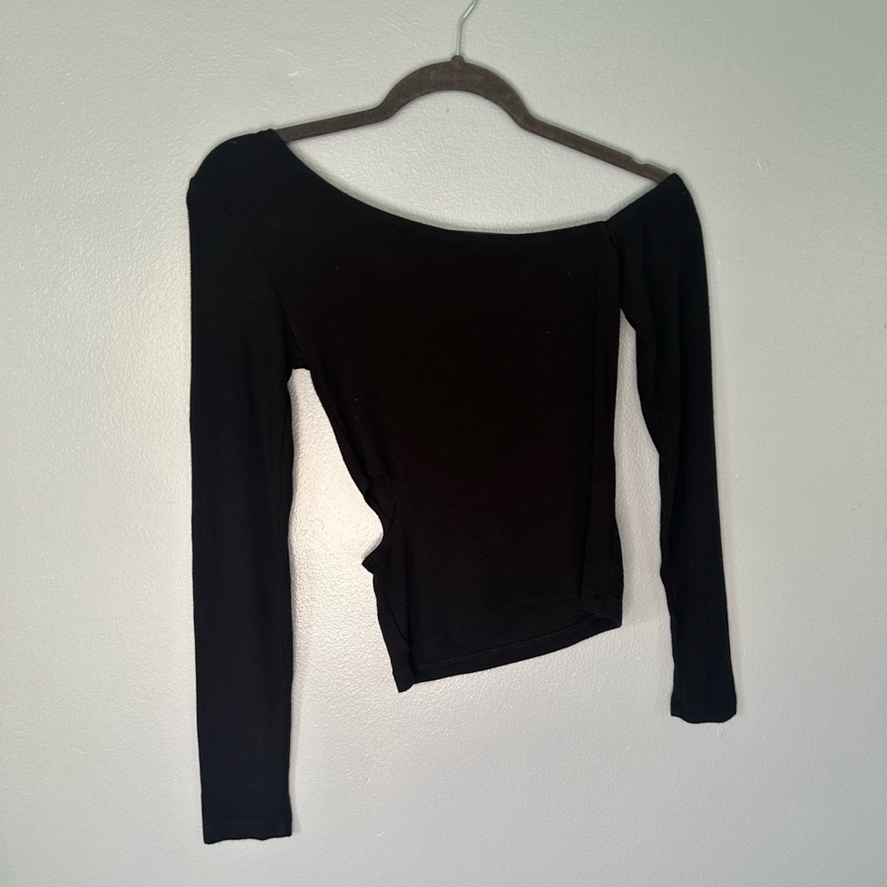 Commense asymmetrical ribbed black blouse